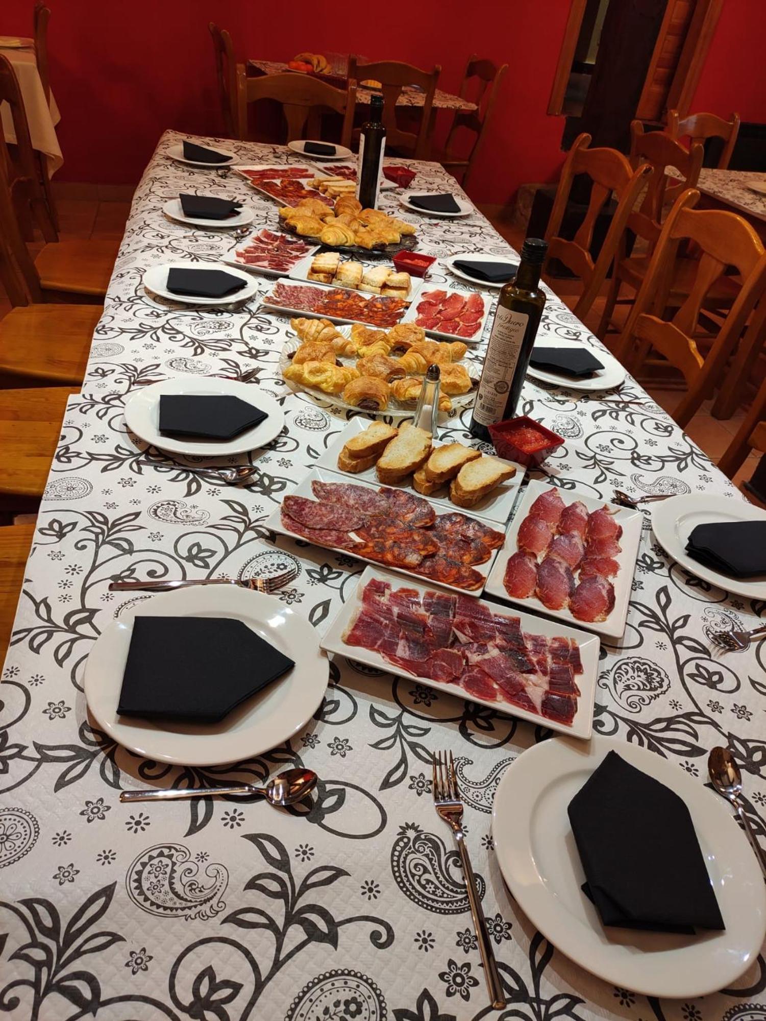 Hotel Restaurante Agapio De Tresnino Quintanilla de Onésimo Buitenkant foto