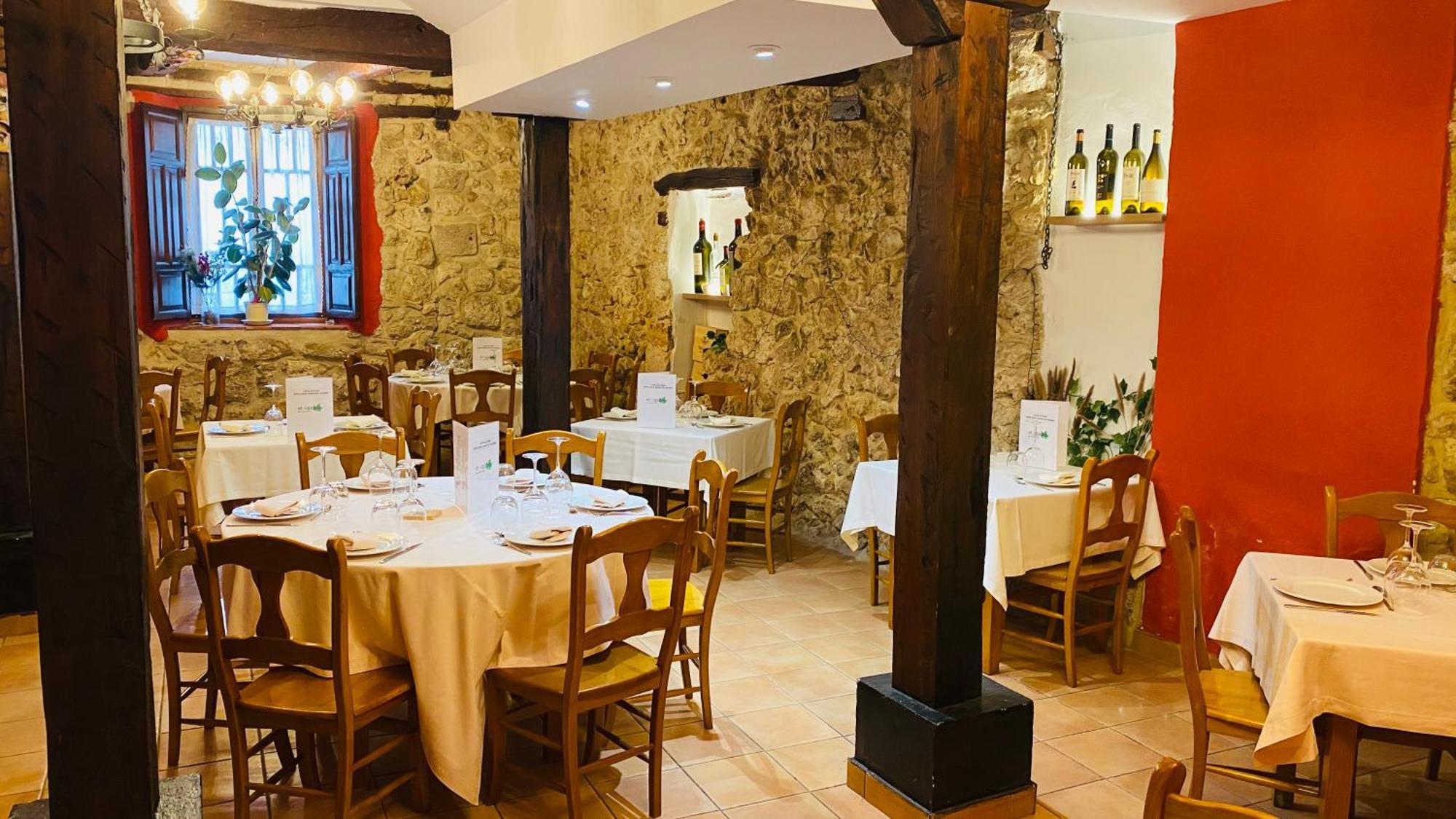 Hotel Restaurante Agapio De Tresnino Quintanilla de Onésimo Buitenkant foto