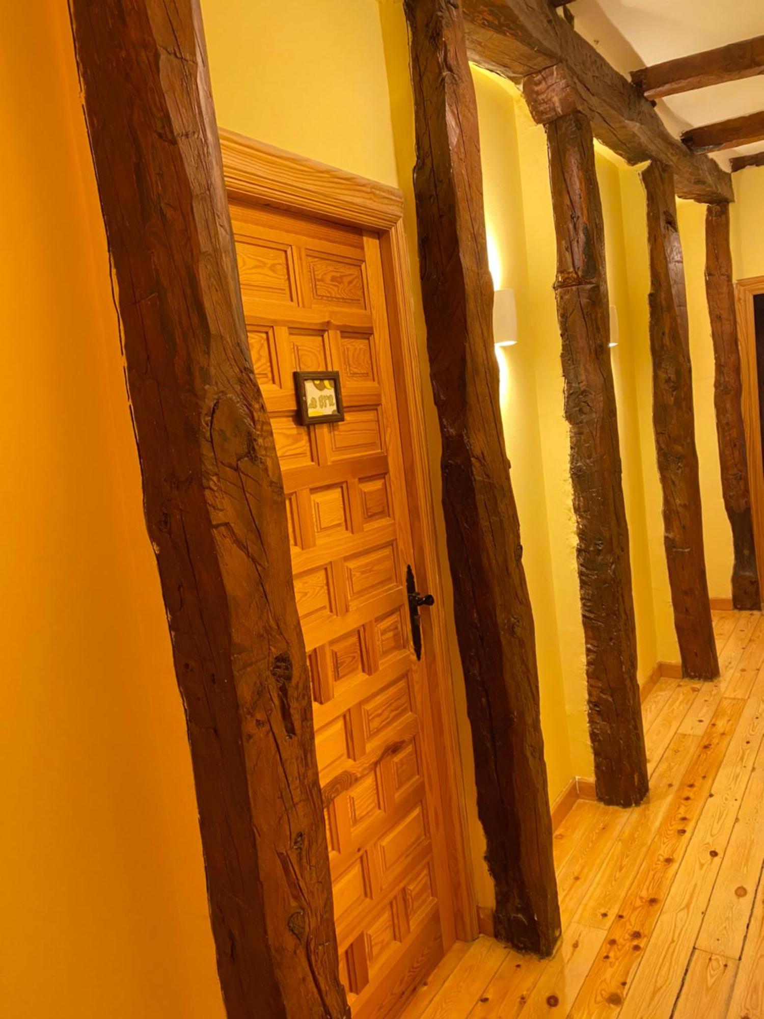 Hotel Restaurante Agapio De Tresnino Quintanilla de Onésimo Buitenkant foto